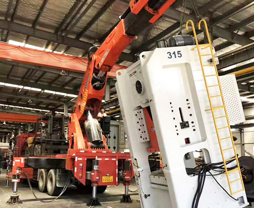 常山县提升工作效率，选择优质折臂吊租赁服务