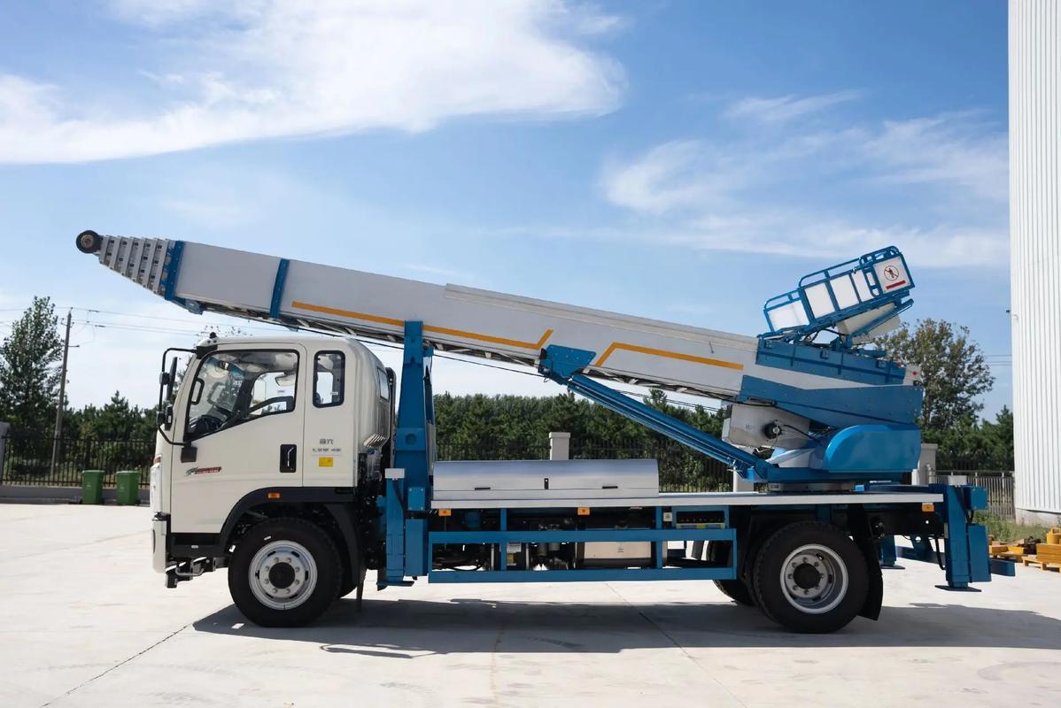 常山县云梯上料车租赁费用