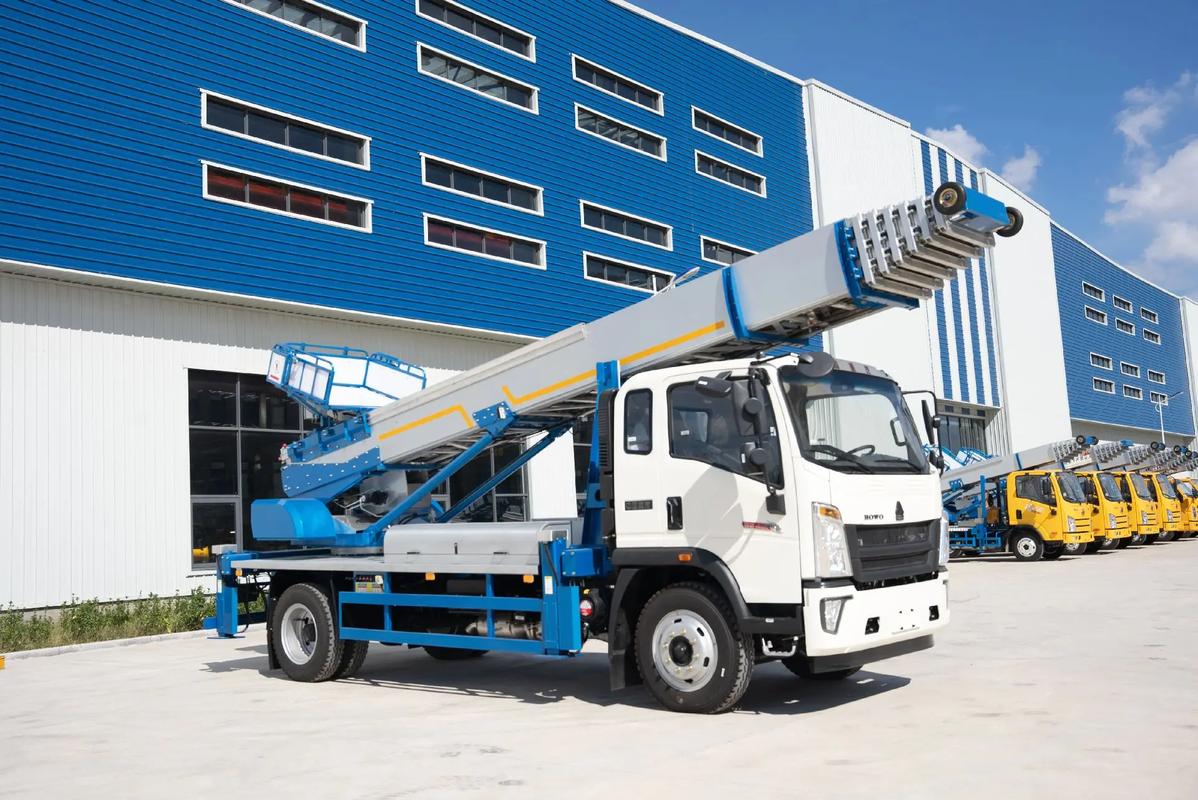 常山县出租云梯车高空作业车 建筑垃圾搬运